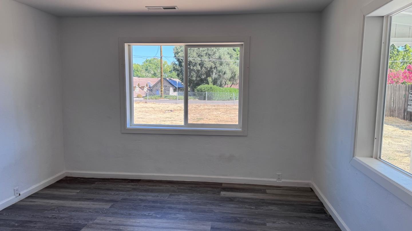 Detail Gallery Image 7 of 14 For 1720 River Rd, Modesto,  CA 95351 - 2 Beds | 1 Baths