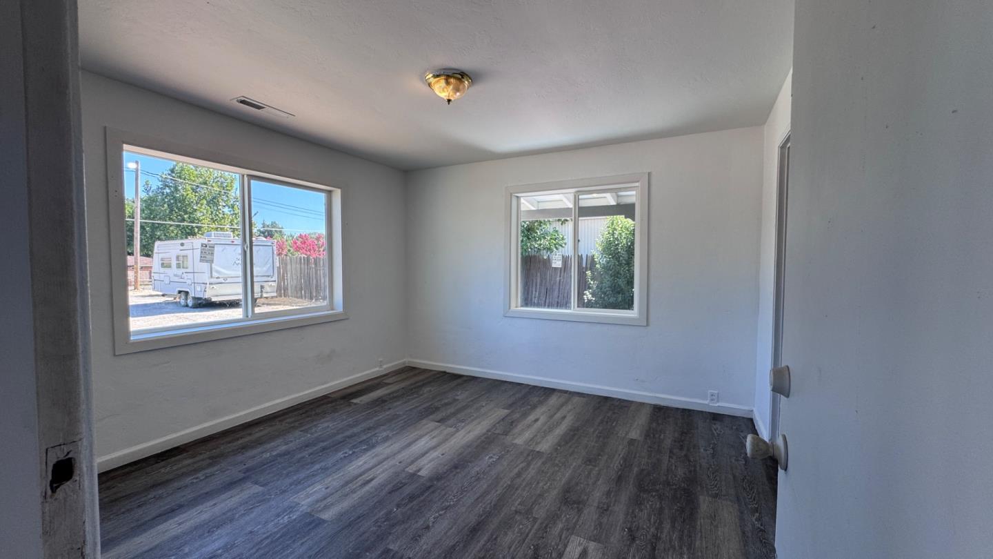 Detail Gallery Image 8 of 14 For 1720 River Rd, Modesto,  CA 95351 - 2 Beds | 1 Baths