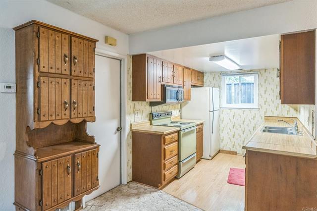 Detail Gallery Image 6 of 14 For 443 Tuttle Ave, Watsonville,  CA 95076 - 2 Beds | 2 Baths
