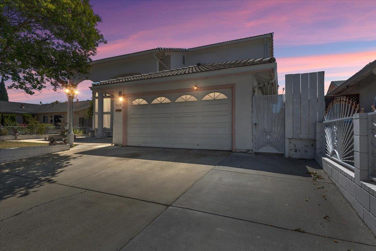 Detail Gallery Image 2 of 44 For 1611 Sierraville Ave, San Jose,  CA 95132 - 5 Beds | 3/1 Baths