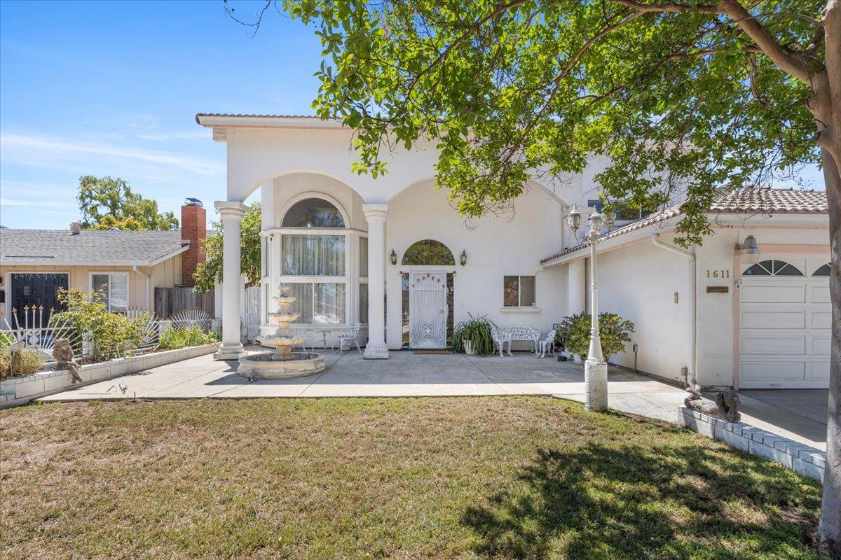 Detail Gallery Image 3 of 44 For 1611 Sierraville Ave, San Jose,  CA 95132 - 5 Beds | 3/1 Baths