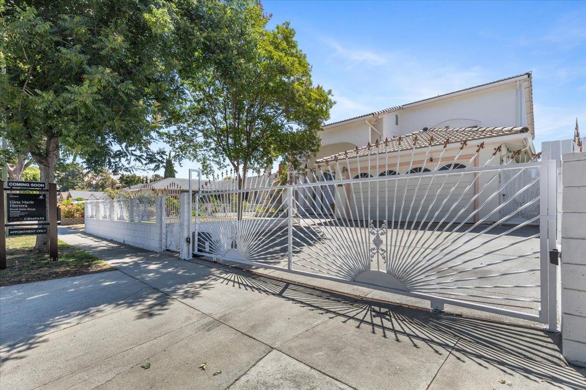 Detail Gallery Image 6 of 44 For 1611 Sierraville Ave, San Jose,  CA 95132 - 5 Beds | 3/1 Baths
