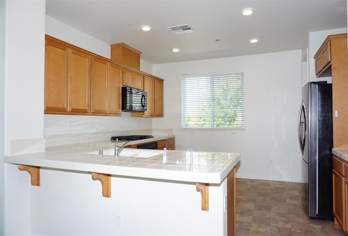 Detail Gallery Image 11 of 50 For 18028 Monterey St, Morgan Hill,  CA 95037 - 3 Beds | 2/1 Baths