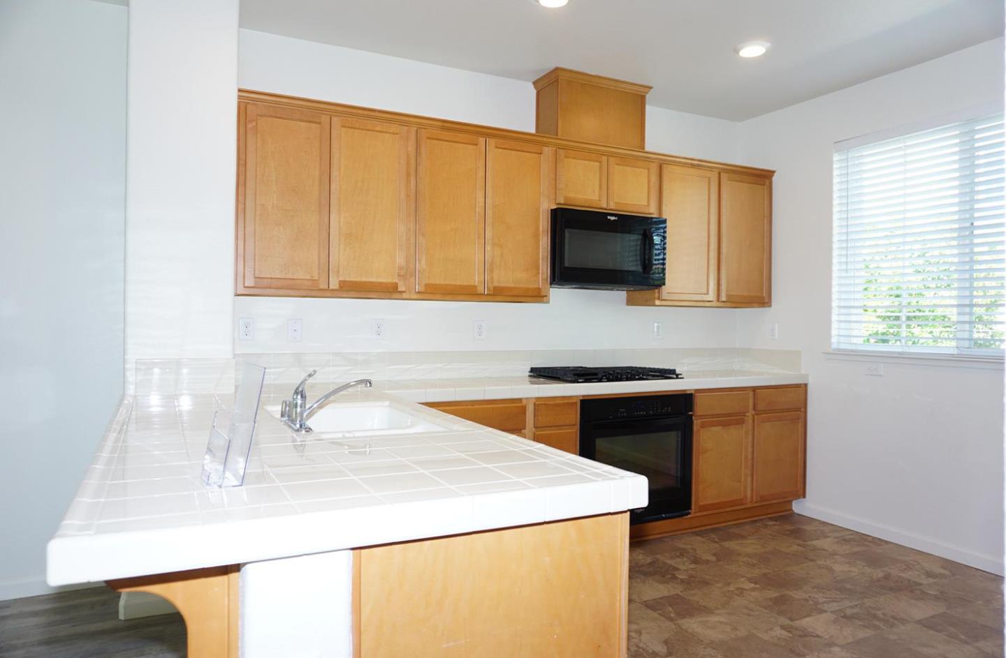 Detail Gallery Image 12 of 50 For 18028 Monterey St, Morgan Hill,  CA 95037 - 3 Beds | 2/1 Baths
