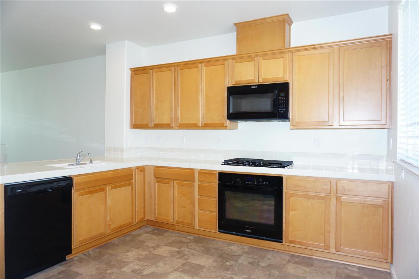 Detail Gallery Image 13 of 50 For 18028 Monterey St, Morgan Hill,  CA 95037 - 3 Beds | 2/1 Baths