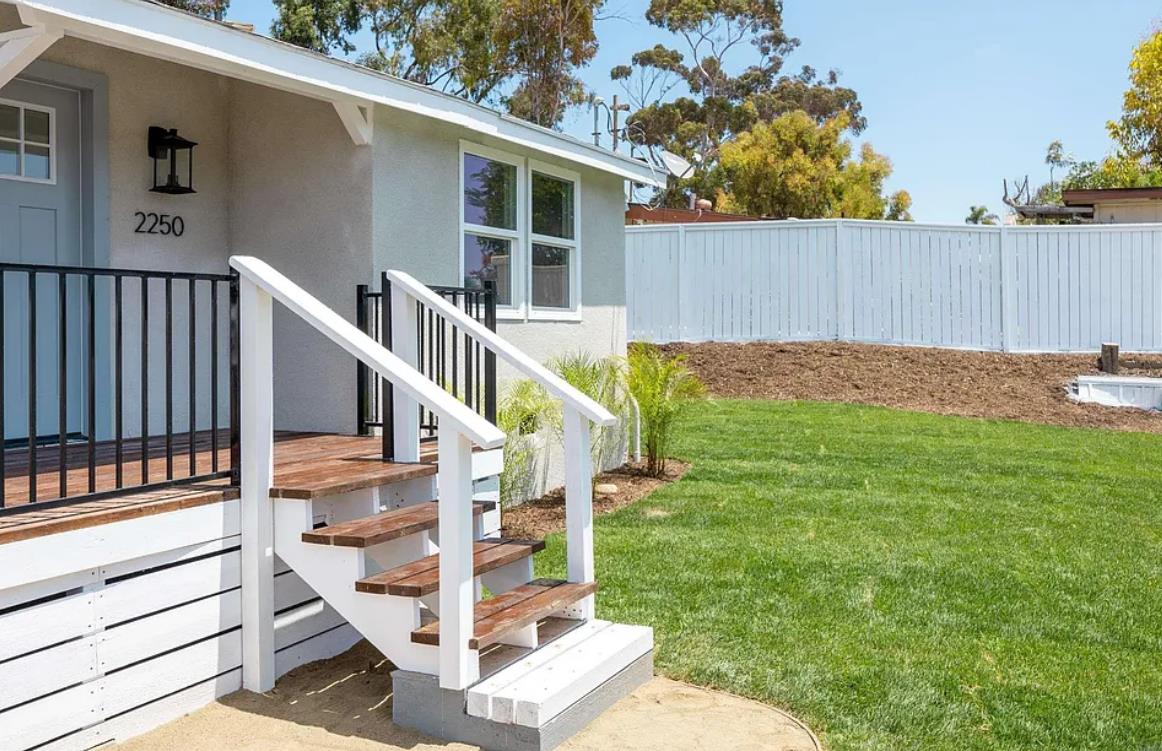 Detail Gallery Image 1 of 25 For 2250 Oceanside Blvd, Oceanside,  CA 92054 - 3 Beds | 2 Baths