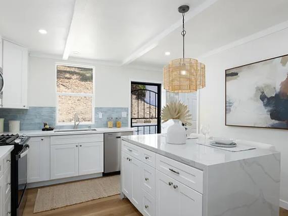 Detail Gallery Image 11 of 25 For 2250 Oceanside Blvd, Oceanside,  CA 92054 - 3 Beds | 2 Baths