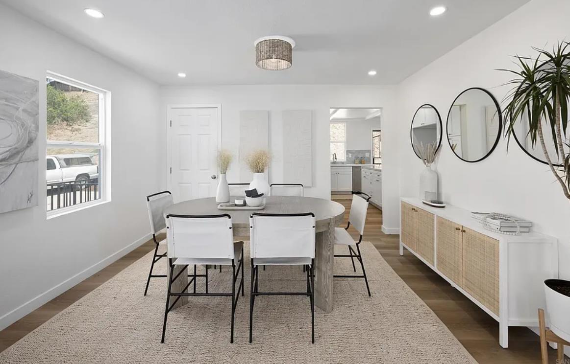Detail Gallery Image 13 of 25 For 2250 Oceanside Blvd, Oceanside,  CA 92054 - 3 Beds | 2 Baths