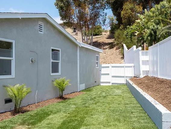 Detail Gallery Image 15 of 25 For 2250 Oceanside Blvd, Oceanside,  CA 92054 - 3 Beds | 2 Baths