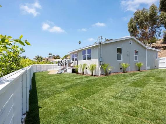 Detail Gallery Image 2 of 25 For 2250 Oceanside Blvd, Oceanside,  CA 92054 - 3 Beds | 2 Baths