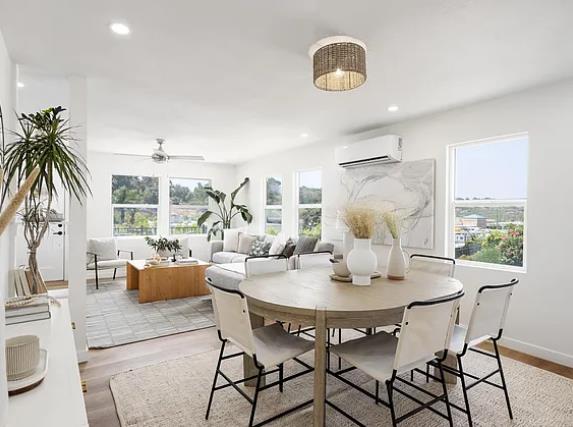 Detail Gallery Image 3 of 25 For 2250 Oceanside Blvd, Oceanside,  CA 92054 - 3 Beds | 2 Baths