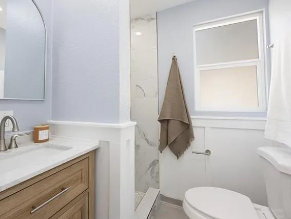 Detail Gallery Image 5 of 25 For 2250 Oceanside Blvd, Oceanside,  CA 92054 - 3 Beds | 2 Baths