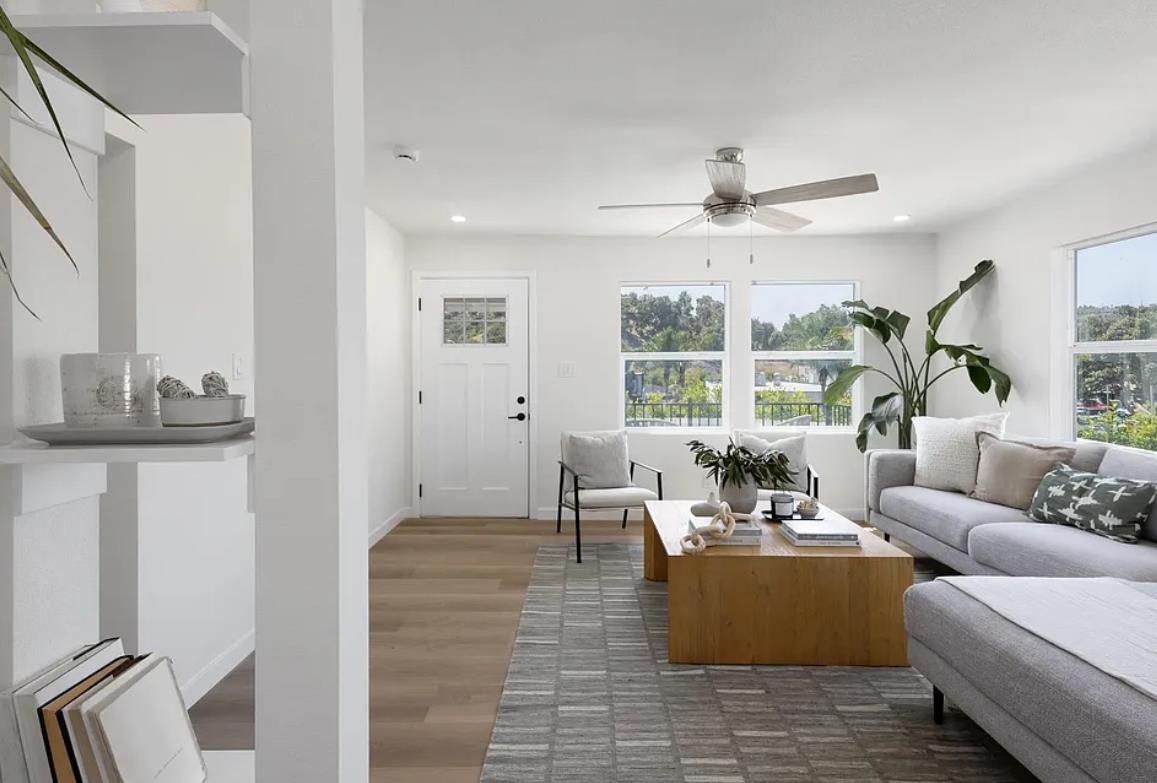 Detail Gallery Image 7 of 25 For 2250 Oceanside Blvd, Oceanside,  CA 92054 - 3 Beds | 2 Baths