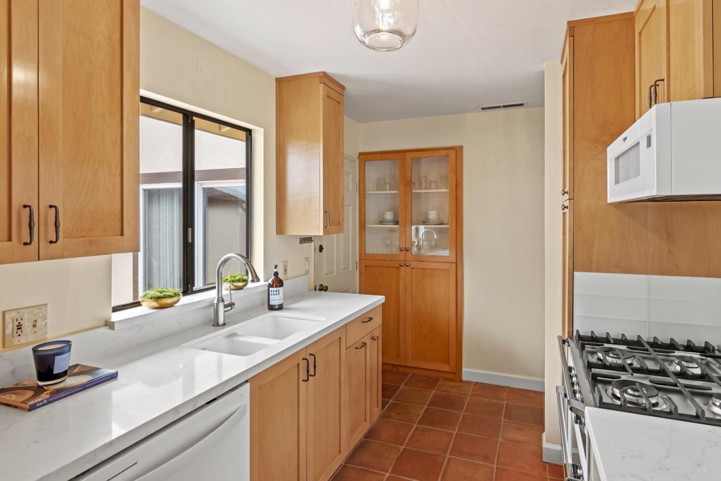 Detail Gallery Image 13 of 35 For 605 Sage Ct, Pacific Grove,  CA 93950 - 2 Beds | 2 Baths