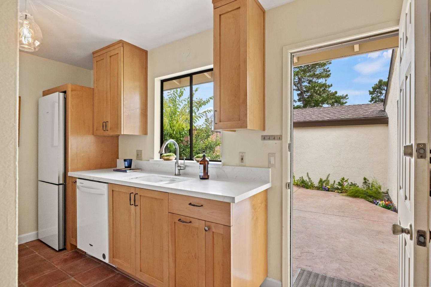 Detail Gallery Image 14 of 35 For 605 Sage Ct, Pacific Grove,  CA 93950 - 2 Beds | 2 Baths