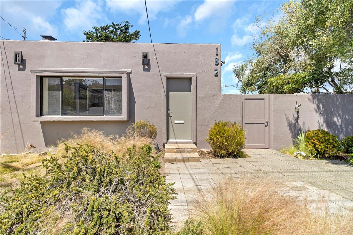 Detail Gallery Image 1 of 31 For 182 El Dorado St, Monterey,  CA 93940 - 2 Beds | 1 Baths