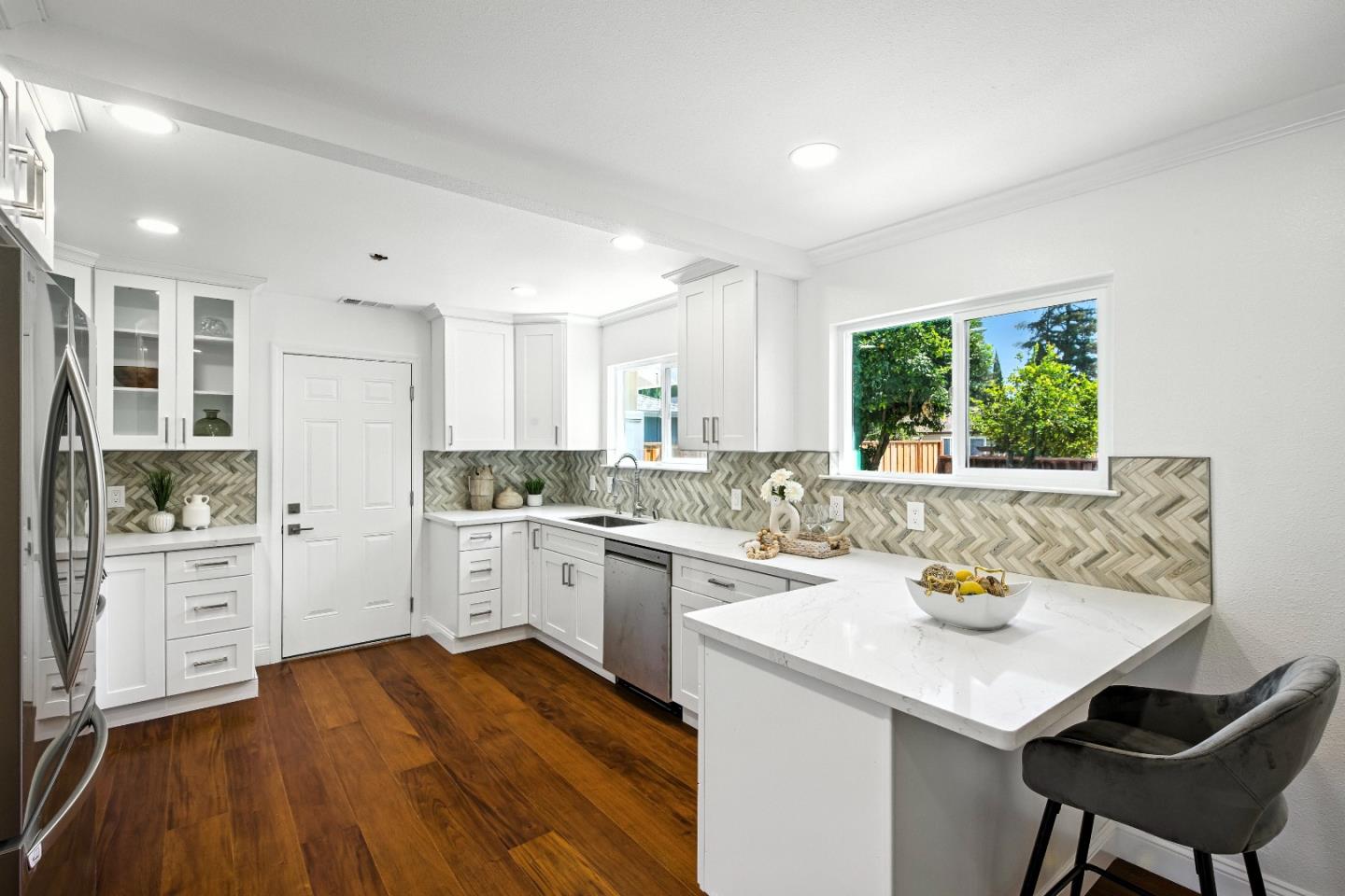 Detail Gallery Image 18 of 64 For 552 Borregas Ave, Sunnyvale,  CA 94085 - 5 Beds | 3 Baths
