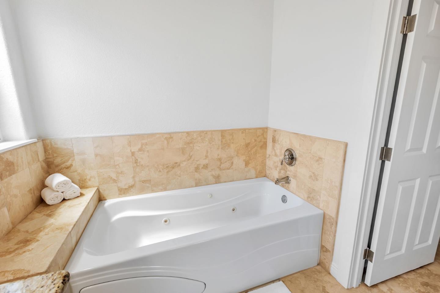 Detail Gallery Image 15 of 37 For 221 Creekside Village Dr, Los Gatos,  CA 95032 - 4 Beds | 2/1 Baths