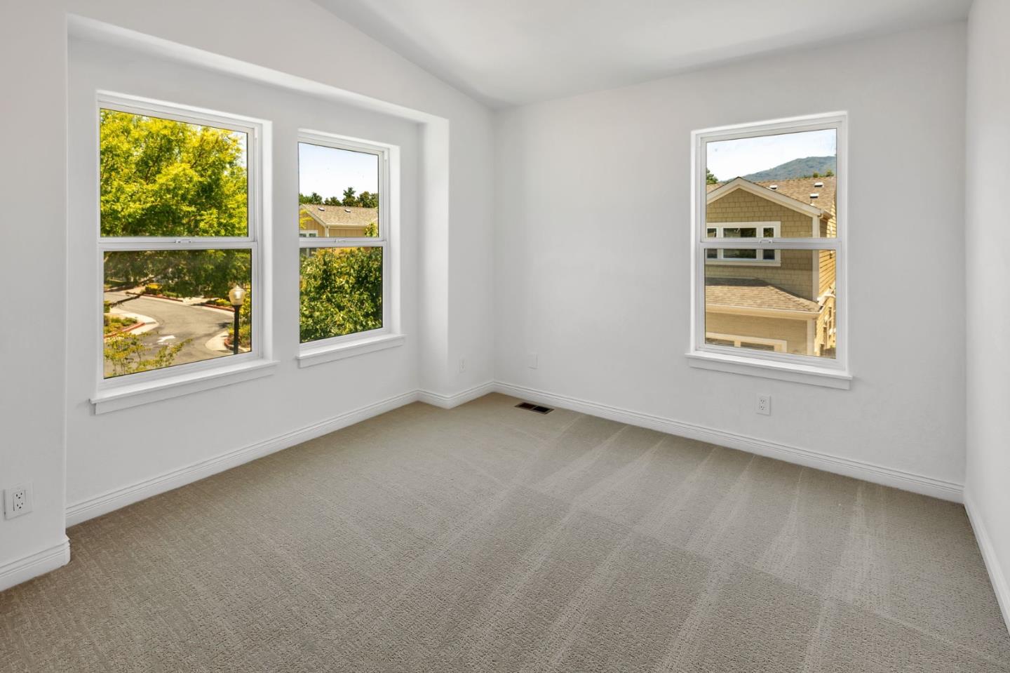 Detail Gallery Image 17 of 37 For 221 Creekside Village Dr, Los Gatos,  CA 95032 - 4 Beds | 2/1 Baths