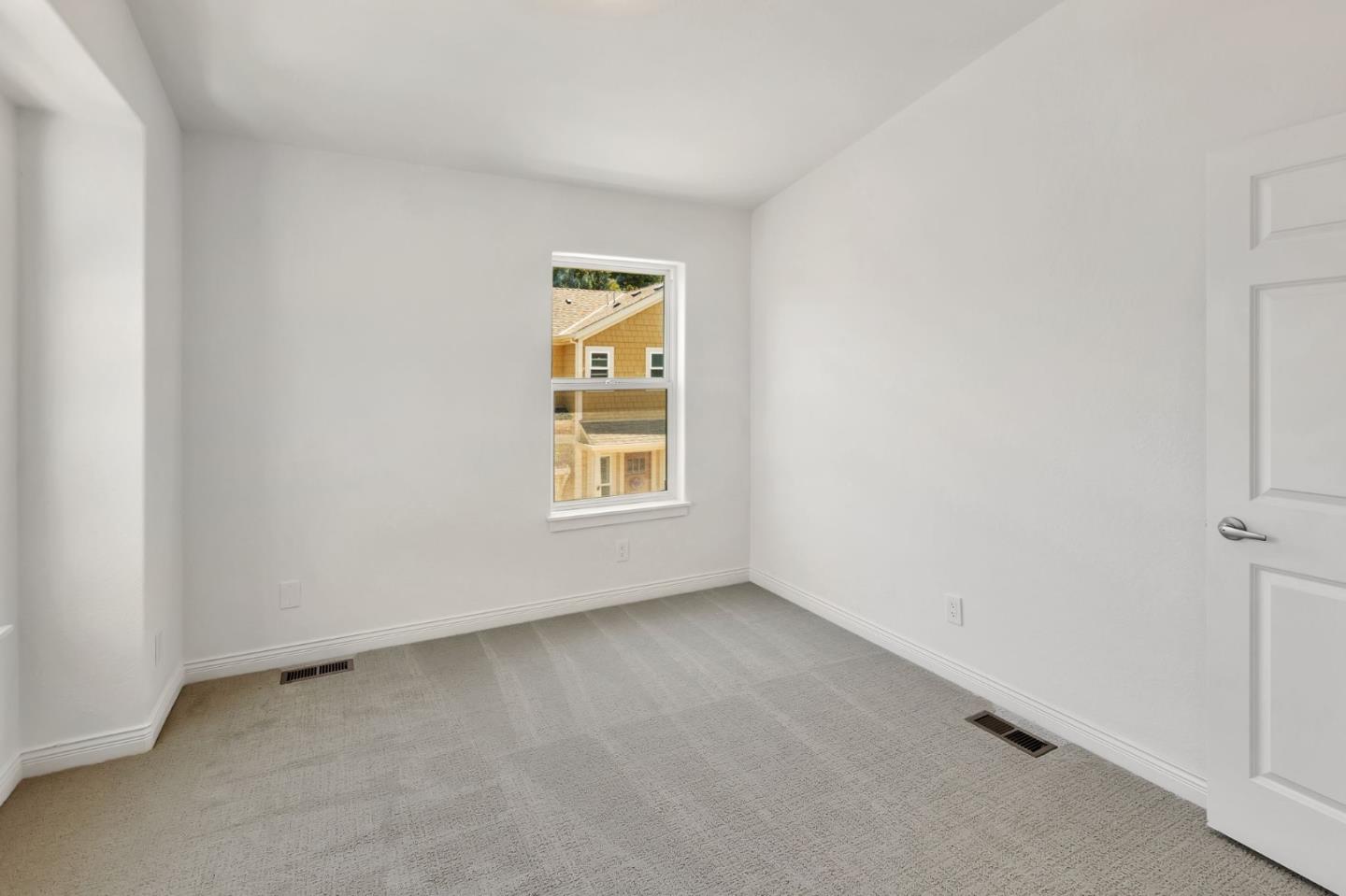 Detail Gallery Image 19 of 37 For 221 Creekside Village Dr, Los Gatos,  CA 95032 - 4 Beds | 2/1 Baths