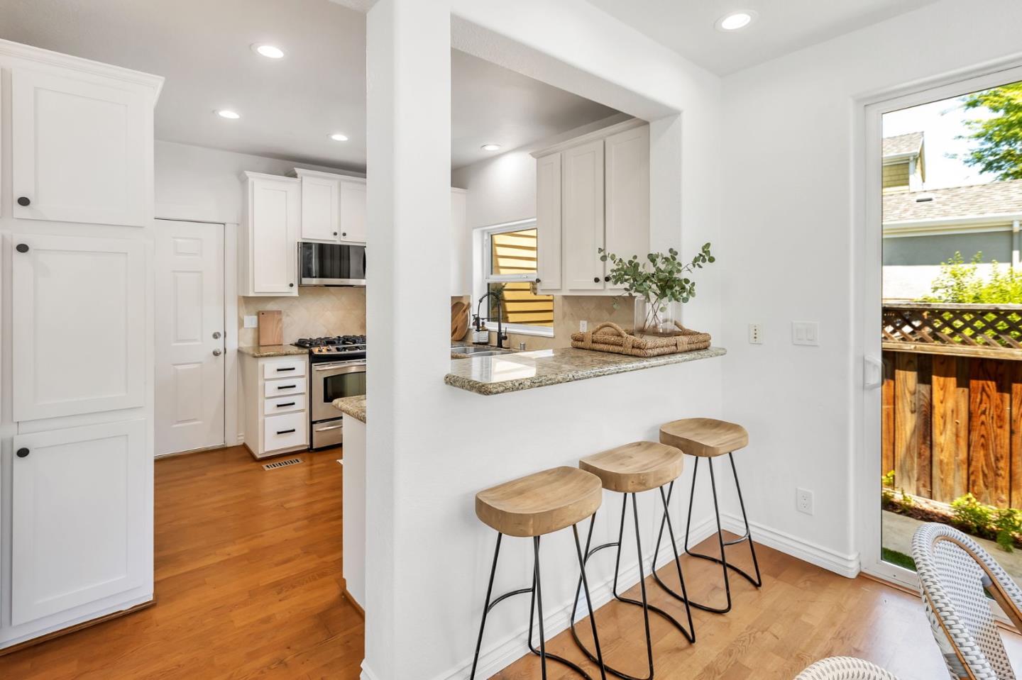 Detail Gallery Image 8 of 37 For 221 Creekside Village Dr, Los Gatos,  CA 95032 - 4 Beds | 2/1 Baths