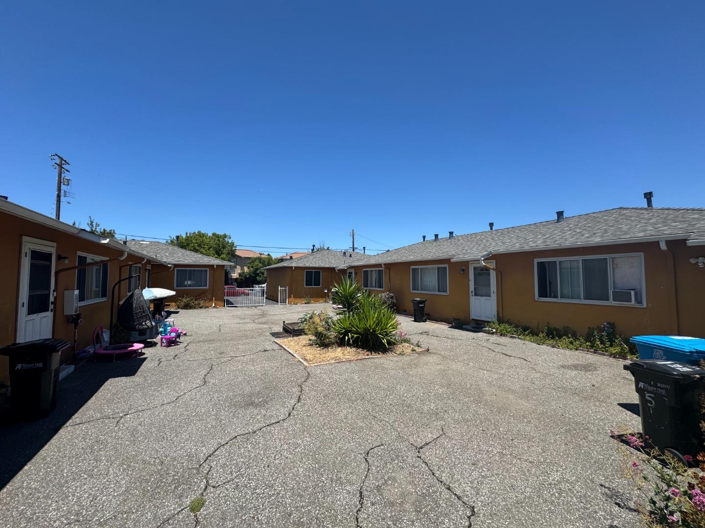 Detail Gallery Image 4 of 24 For 2070 3rd St, Santa Clara,  CA 95054 - – Beds | – Baths