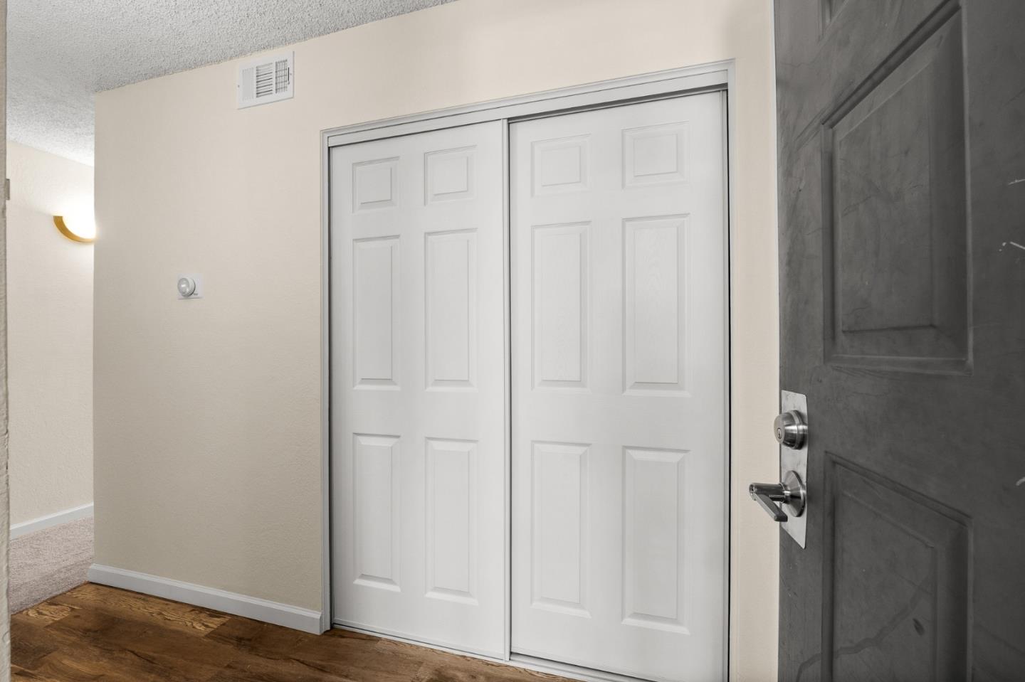Detail Gallery Image 3 of 28 For 6043 Joaquin Murieta Ave #B,  Newark,  CA 94560 - 2 Beds | 1 Baths