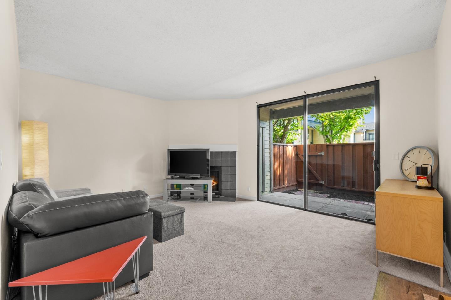 Detail Gallery Image 5 of 28 For 6043 Joaquin Murieta Ave #B,  Newark,  CA 94560 - 2 Beds | 1 Baths