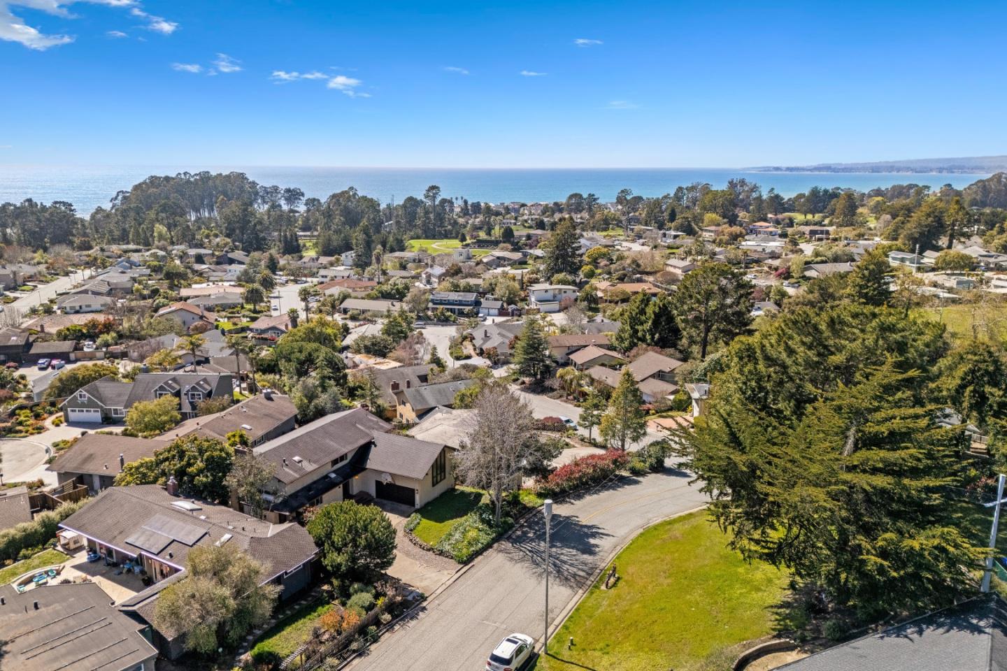 Detail Gallery Image 2 of 43 For 210 Thunderbird Dr, Aptos,  CA 95003 - 3 Beds | 2/1 Baths