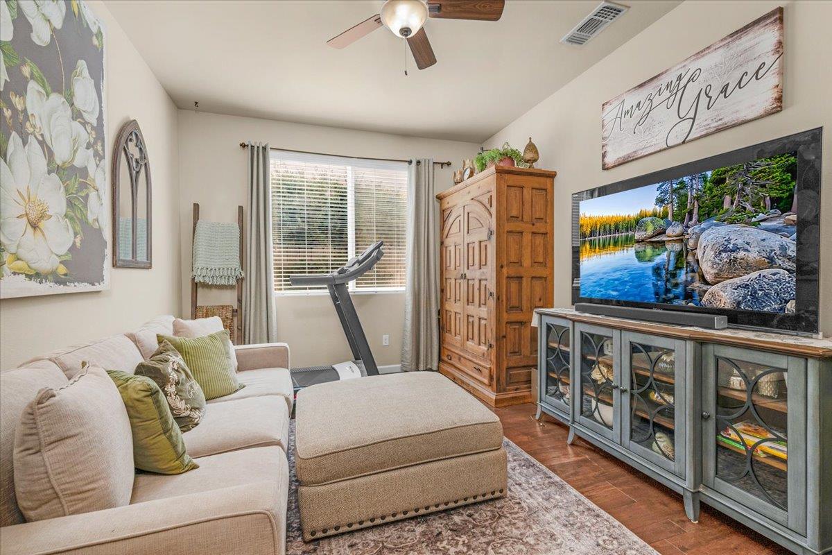 Detail Gallery Image 11 of 59 For 3982 Flint, Clovis,  CA 93619 - 3 Beds | 2/1 Baths