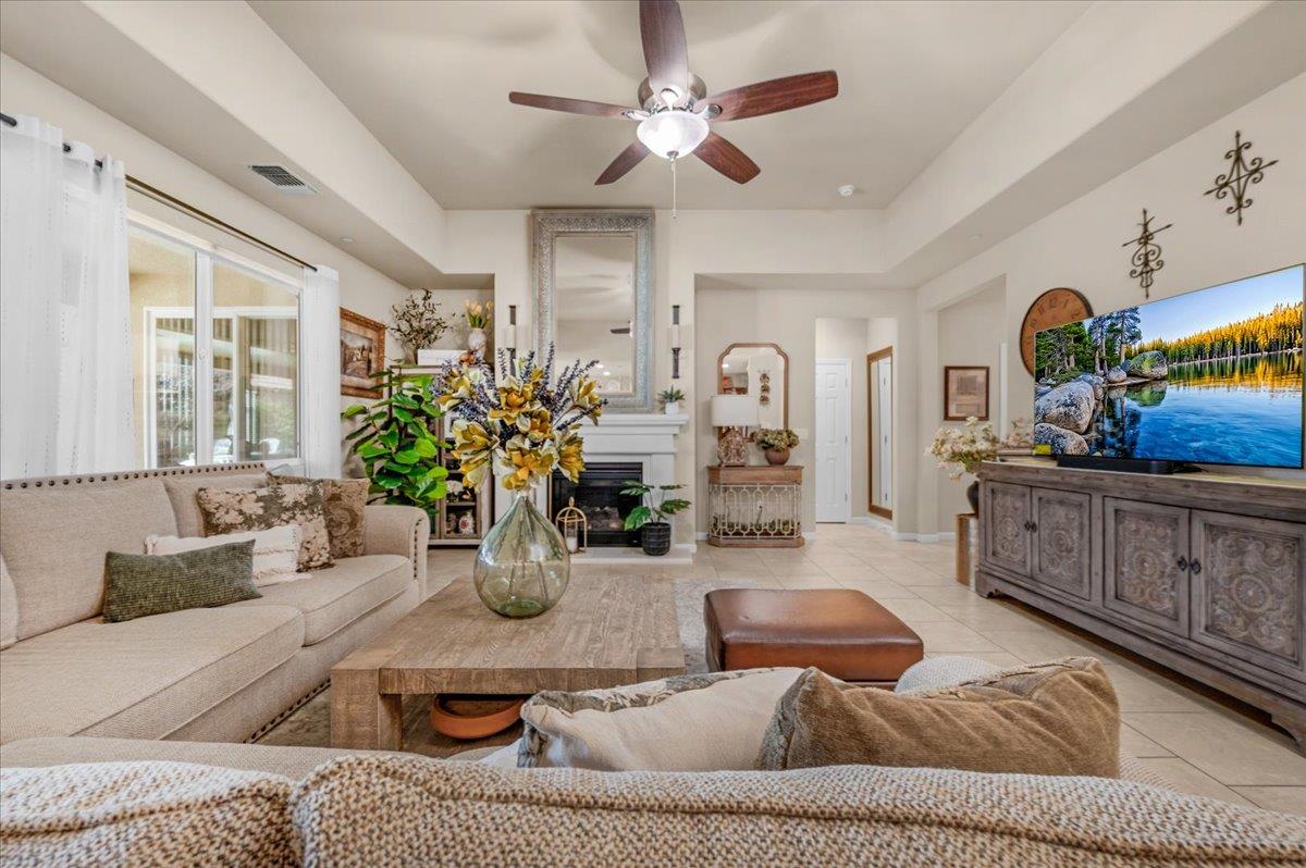 Detail Gallery Image 12 of 59 For 3982 Flint, Clovis,  CA 93619 - 3 Beds | 2/1 Baths