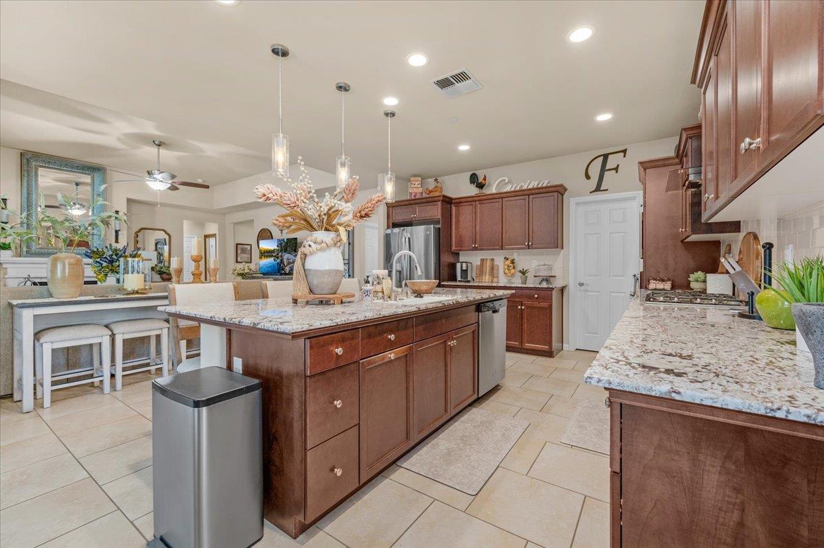 Detail Gallery Image 16 of 59 For 3982 Flint, Clovis,  CA 93619 - 3 Beds | 2/1 Baths