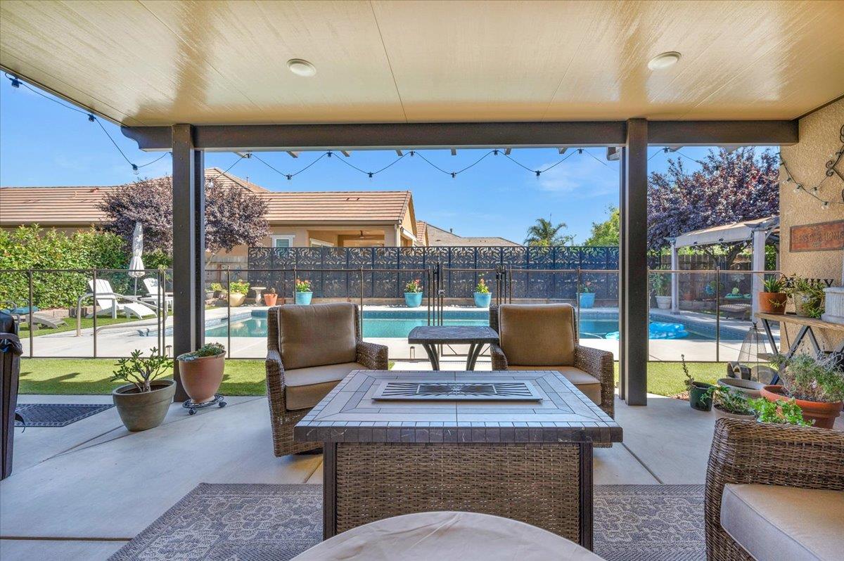 Detail Gallery Image 2 of 59 For 3982 Flint, Clovis,  CA 93619 - 3 Beds | 2/1 Baths