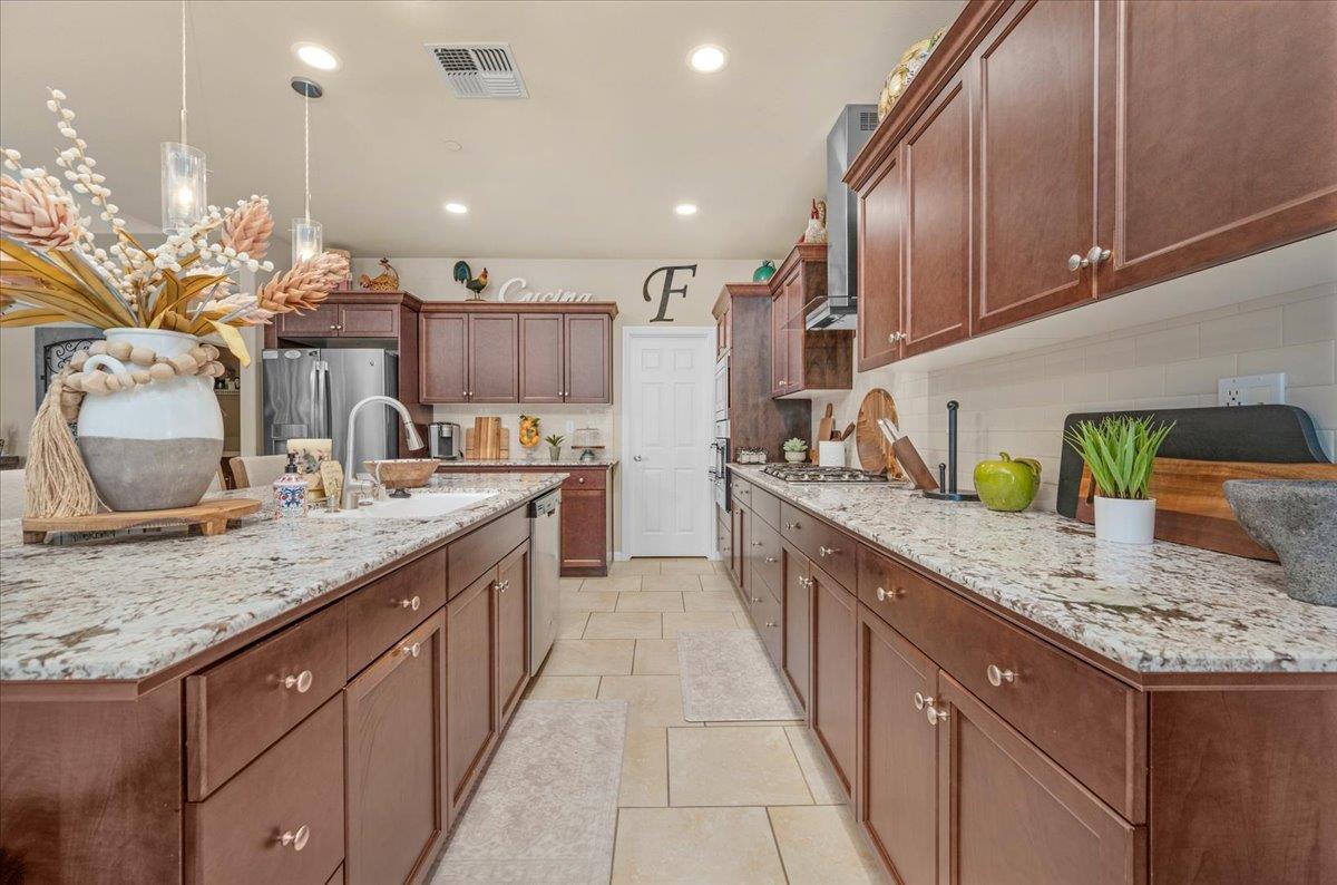 Detail Gallery Image 27 of 59 For 3982 Flint, Clovis,  CA 93619 - 3 Beds | 2/1 Baths