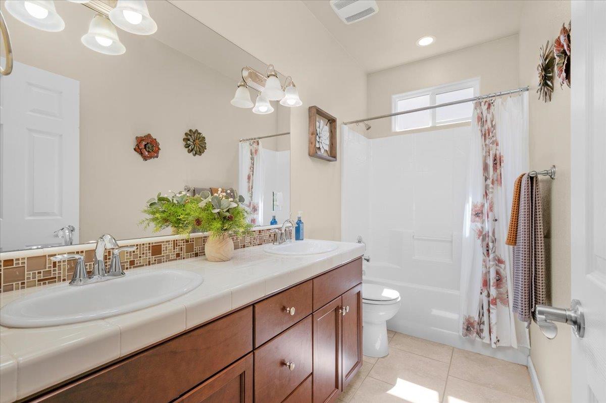 Detail Gallery Image 31 of 59 For 3982 Flint, Clovis,  CA 93619 - 3 Beds | 2/1 Baths