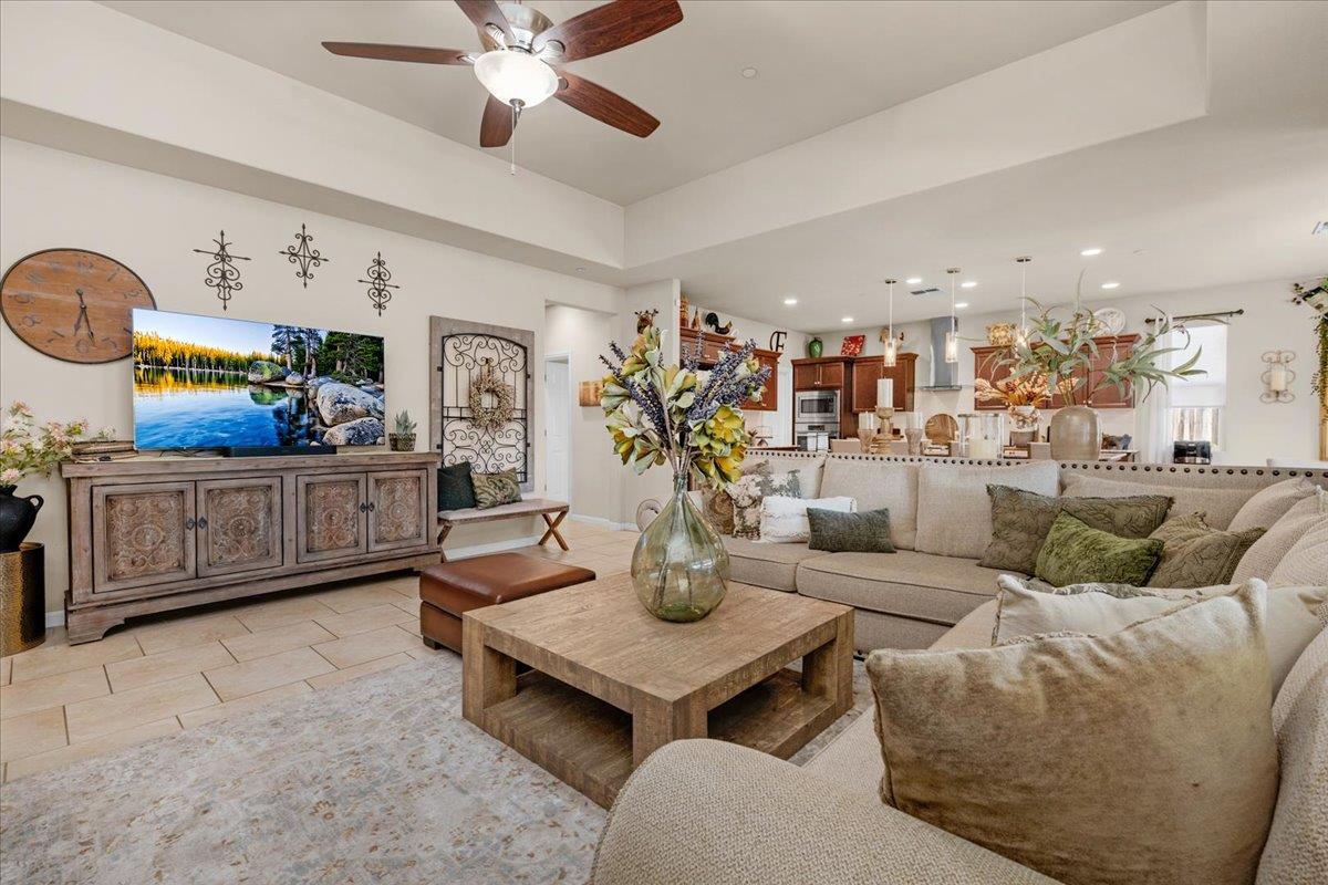 Detail Gallery Image 33 of 59 For 3982 Flint, Clovis,  CA 93619 - 3 Beds | 2/1 Baths