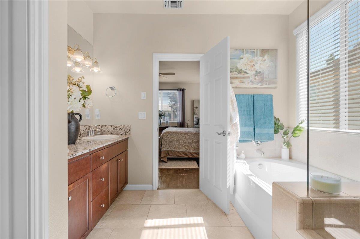 Detail Gallery Image 41 of 59 For 3982 Flint, Clovis,  CA 93619 - 3 Beds | 2/1 Baths