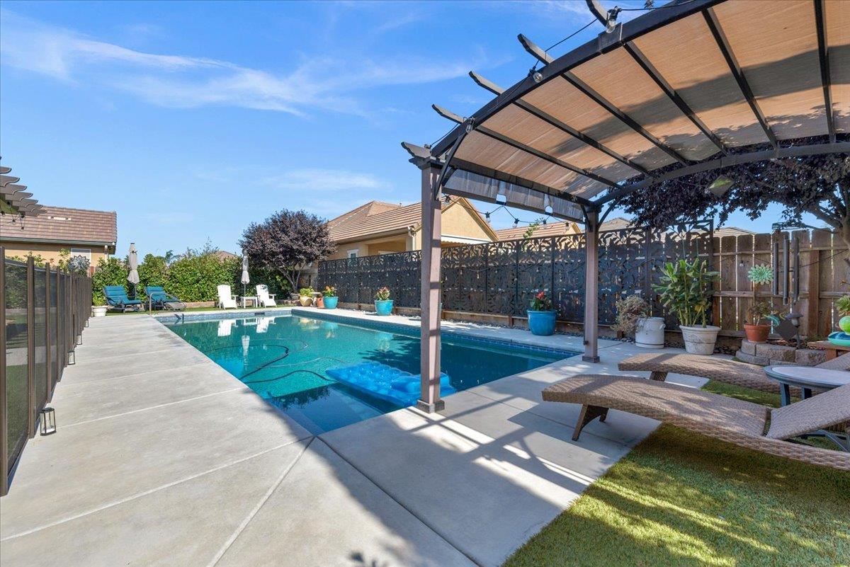 Detail Gallery Image 5 of 59 For 3982 Flint, Clovis,  CA 93619 - 3 Beds | 2/1 Baths
