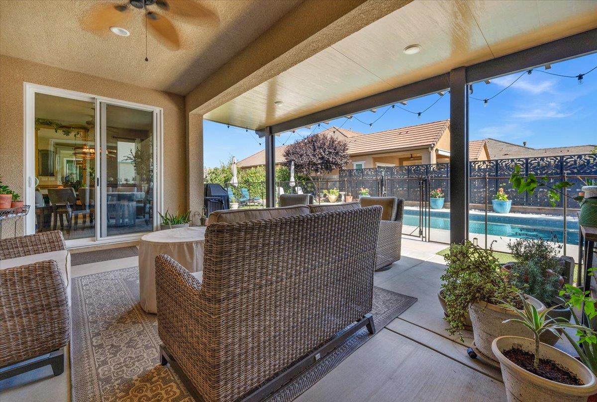 Detail Gallery Image 6 of 59 For 3982 Flint, Clovis,  CA 93619 - 3 Beds | 2/1 Baths
