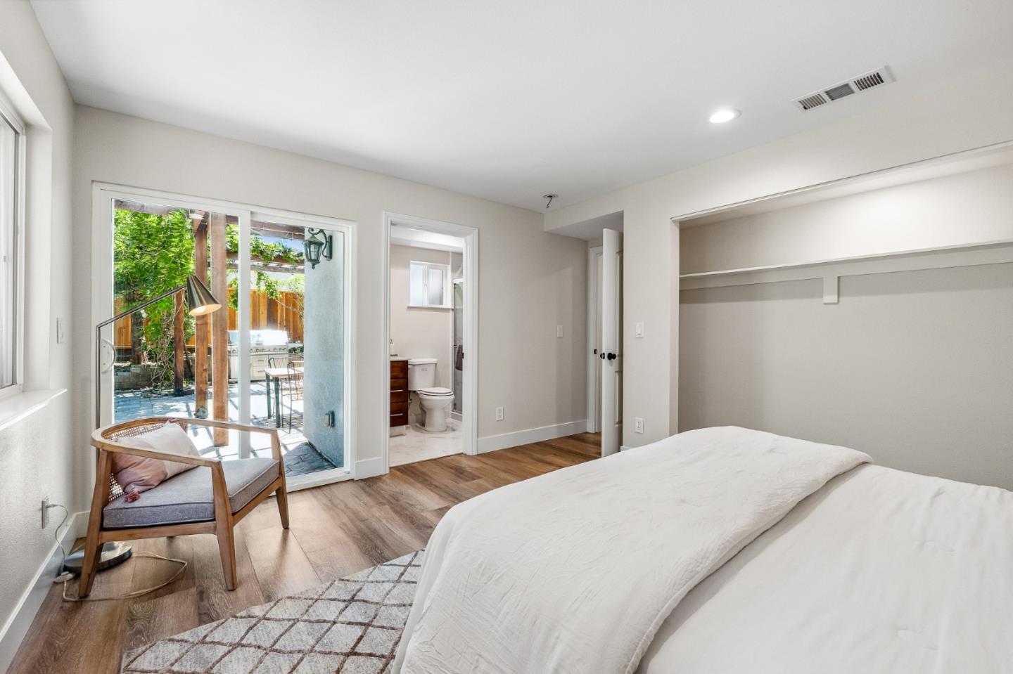 Detail Gallery Image 24 of 52 For 2054 Cranworth Cir, San Jose,  CA 95121 - 6 Beds | 3/1 Baths
