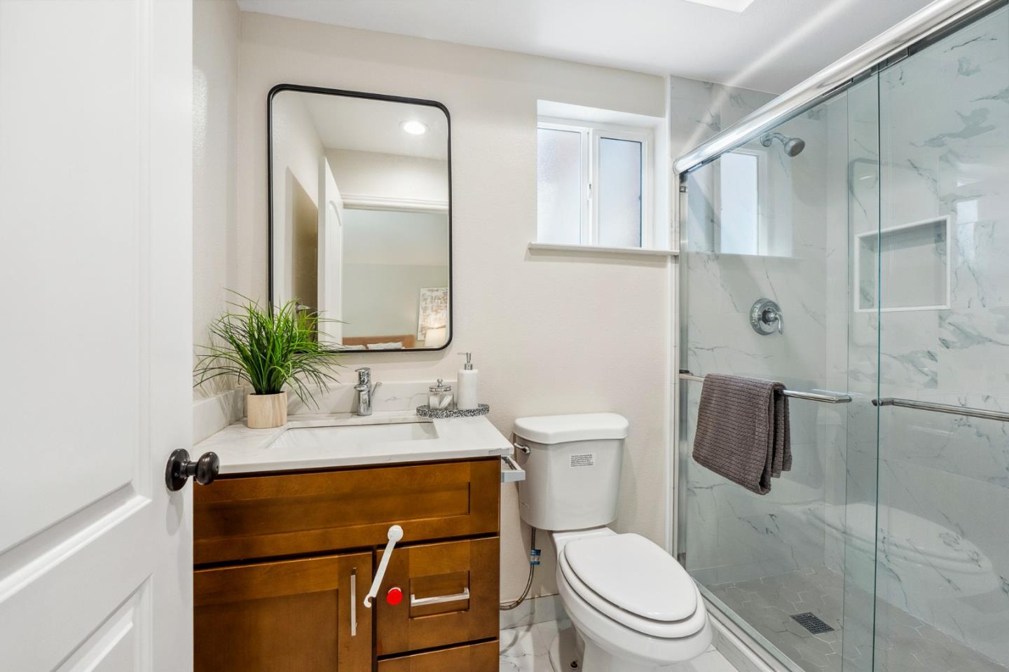 Detail Gallery Image 25 of 52 For 2054 Cranworth Cir, San Jose,  CA 95121 - 6 Beds | 3/1 Baths
