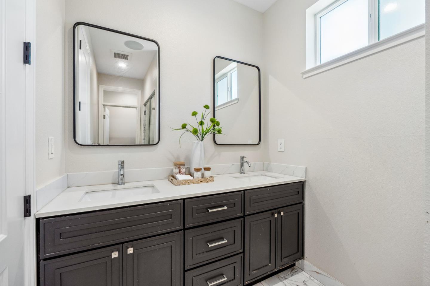 Detail Gallery Image 34 of 52 For 2054 Cranworth Cir, San Jose,  CA 95121 - 6 Beds | 3/1 Baths