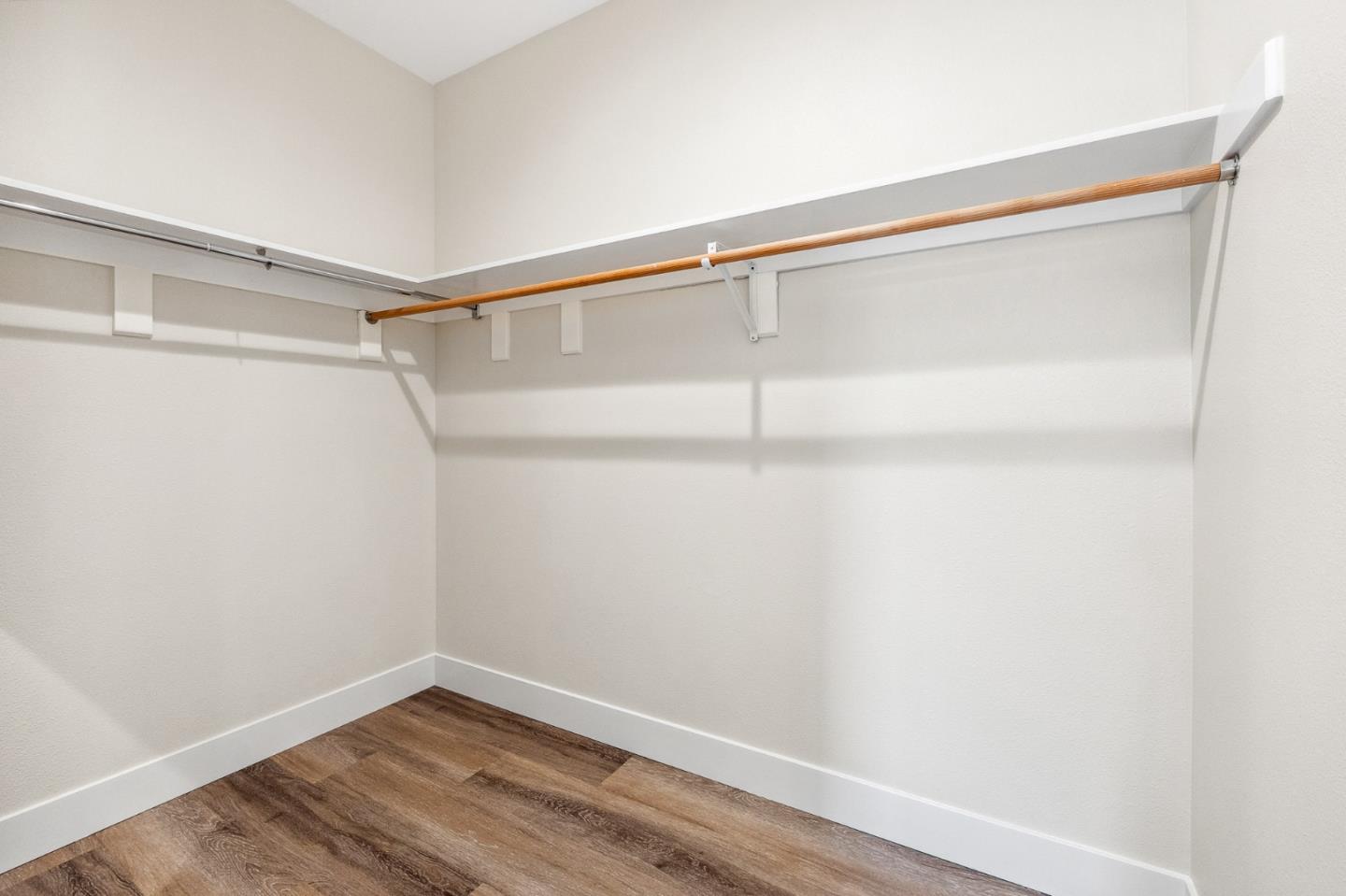 Detail Gallery Image 35 of 52 For 2054 Cranworth Cir, San Jose,  CA 95121 - 6 Beds | 3/1 Baths
