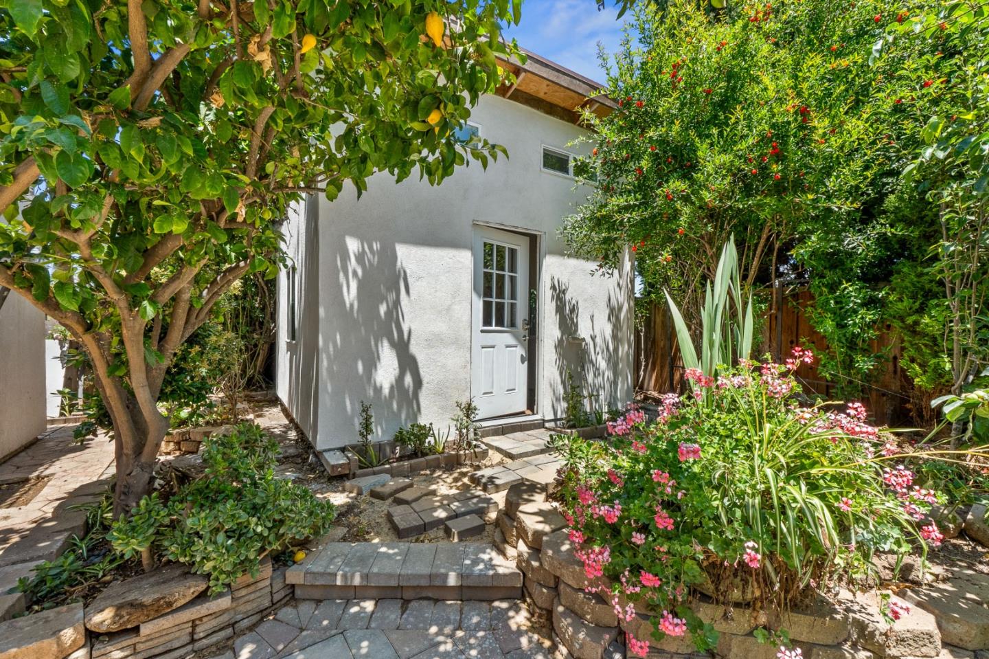 Detail Gallery Image 45 of 52 For 2054 Cranworth Cir, San Jose,  CA 95121 - 6 Beds | 3/1 Baths