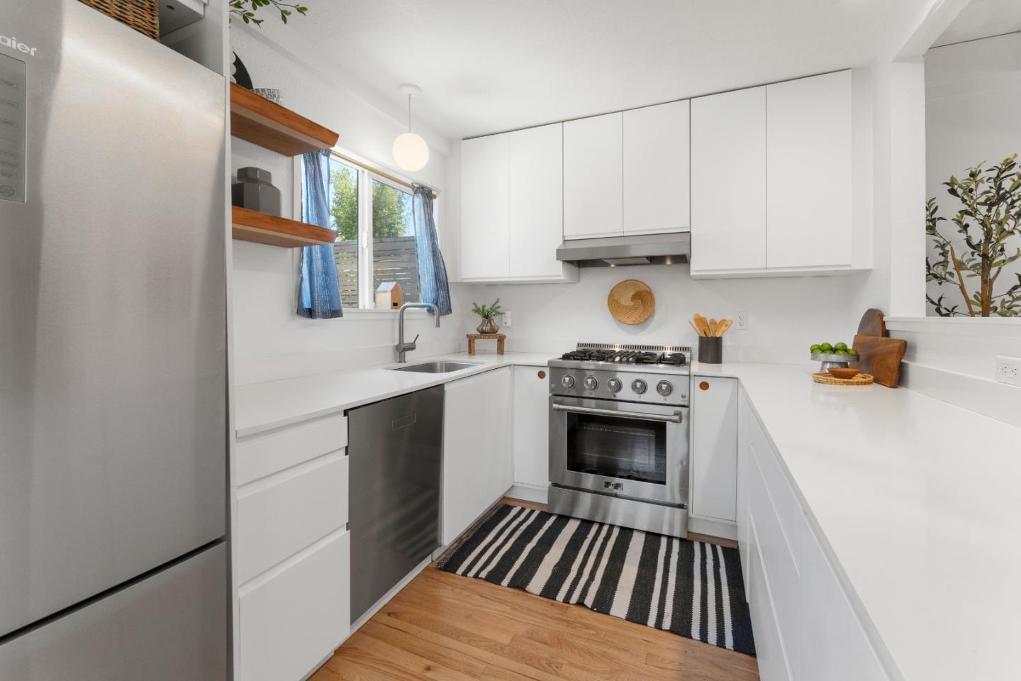 Detail Gallery Image 13 of 37 For 260 Walk Cir, Santa Cruz,  CA 95060 - 2 Beds | 1 Baths