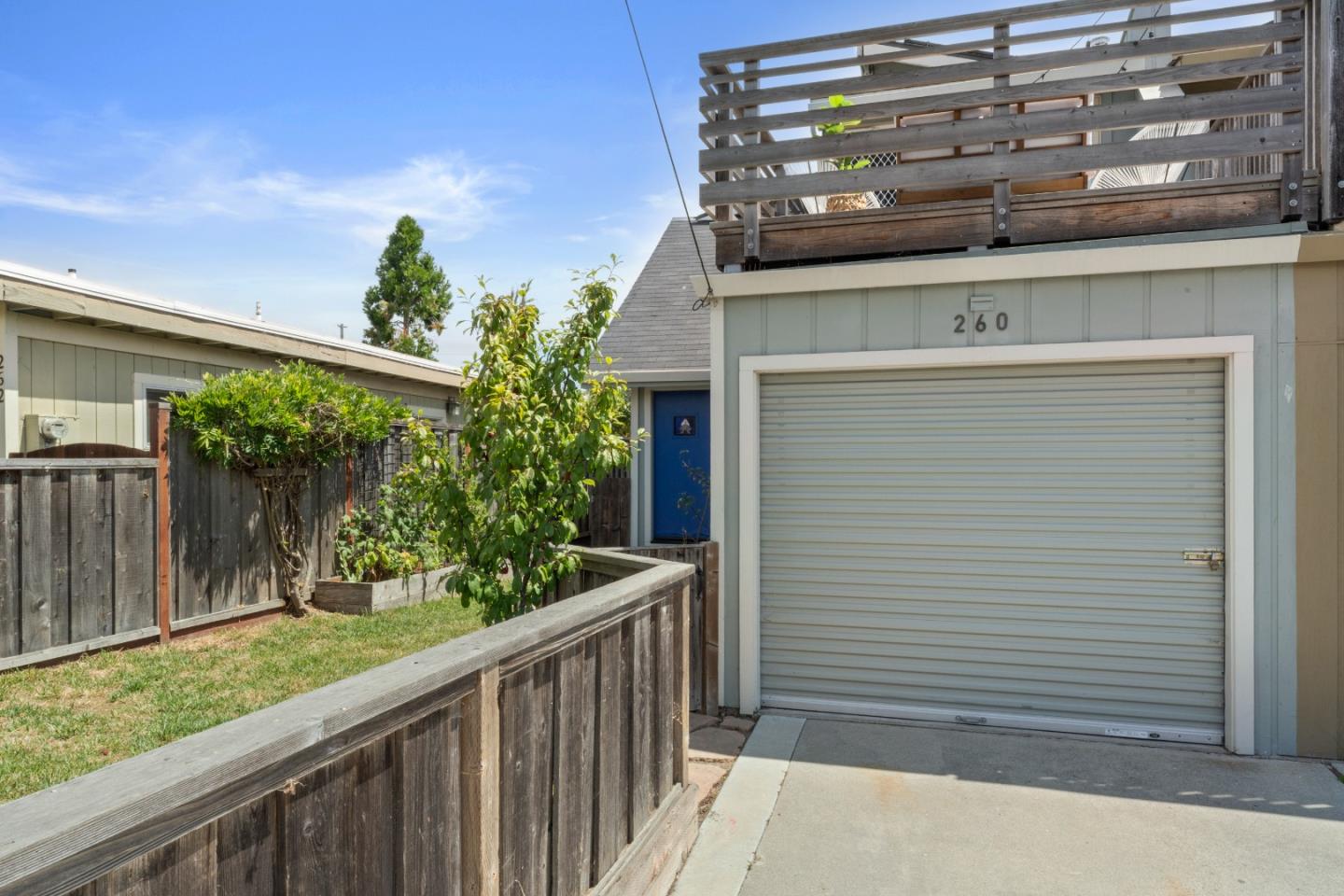 Detail Gallery Image 3 of 37 For 260 Walk Cir, Santa Cruz,  CA 95060 - 2 Beds | 1 Baths