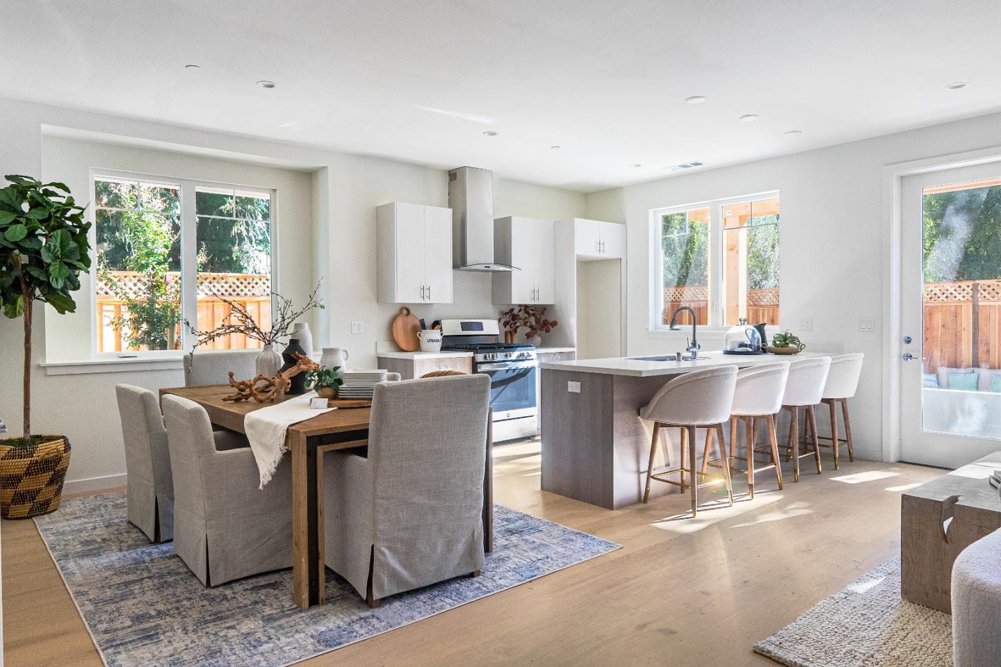 Detail Gallery Image 6 of 19 For 149 Flynn Ave, Mountain View,  CA 94043 - 3 Beds | 3/1 Baths
