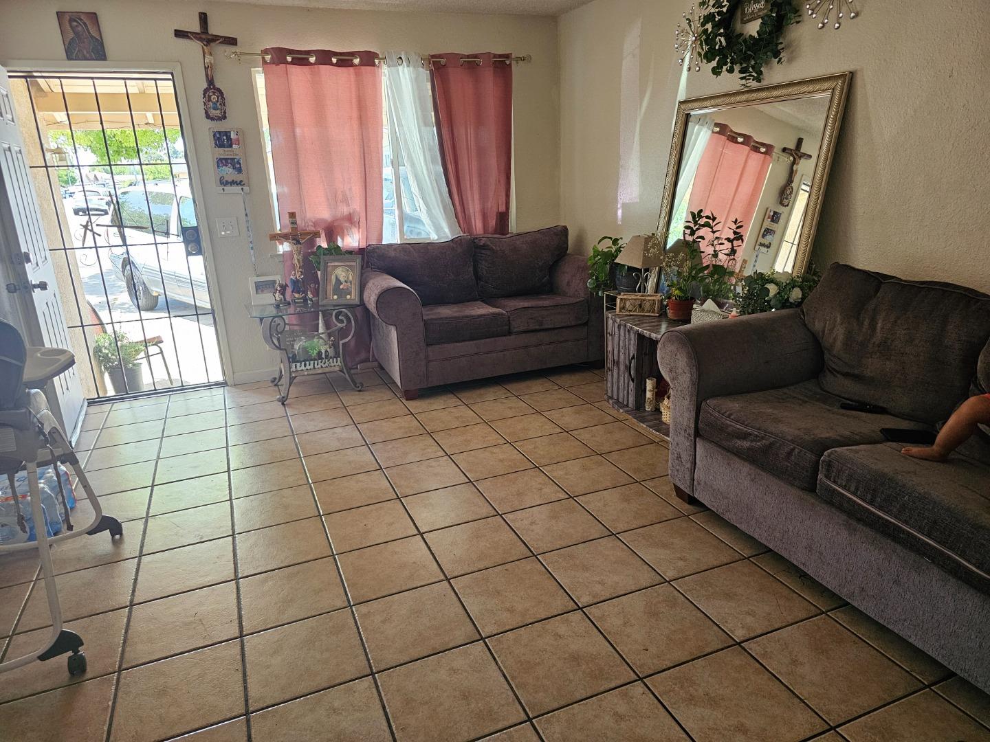 Detail Gallery Image 6 of 14 For 5005 37th Ave, Sacramento,  CA 95824 - – Beds | – Baths