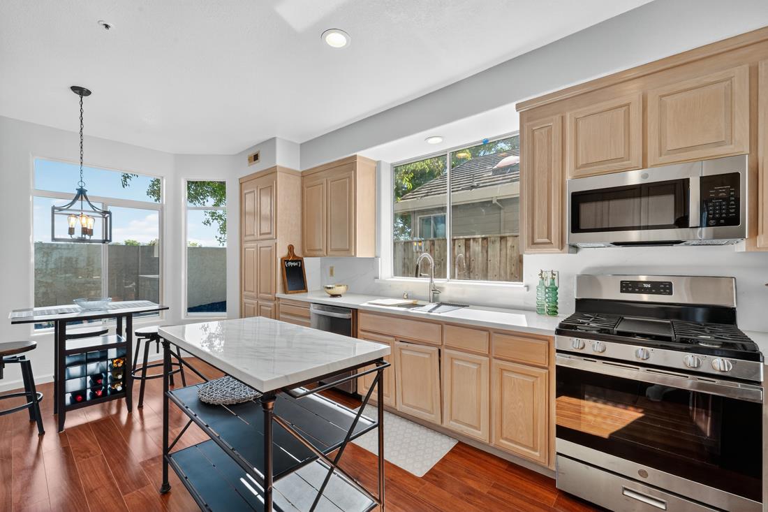 Detail Gallery Image 14 of 65 For 17671 Riverbend Rd, Salinas,  CA 93908 - 4 Beds | 3 Baths