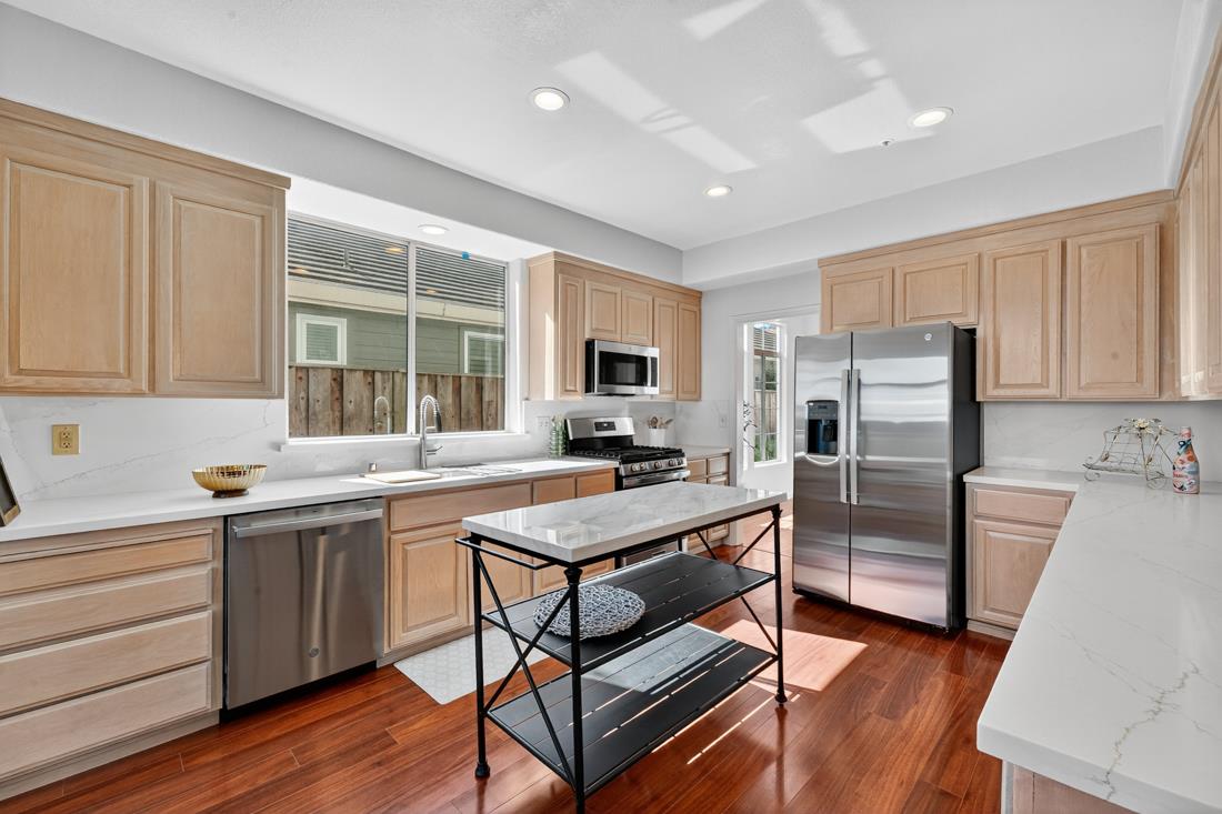 Detail Gallery Image 15 of 65 For 17671 Riverbend Rd, Salinas,  CA 93908 - 4 Beds | 3 Baths